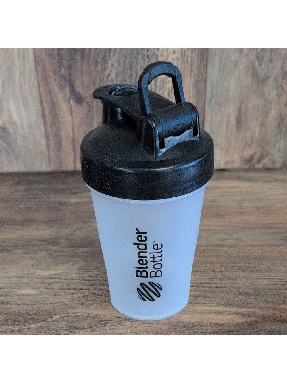 BlenderBottle Classic 20oz Black and White Shaker Cup with Whisk            AA13